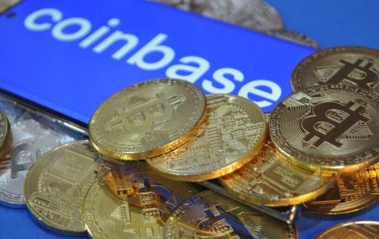 Coinbase Decided Following Strategy's Bitcoin Reserve Playbook ‘Too Risky’: CEO