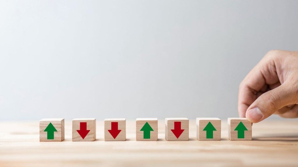 Bitcoin Trades Sideways as Stocks and Crypto Remain Flat