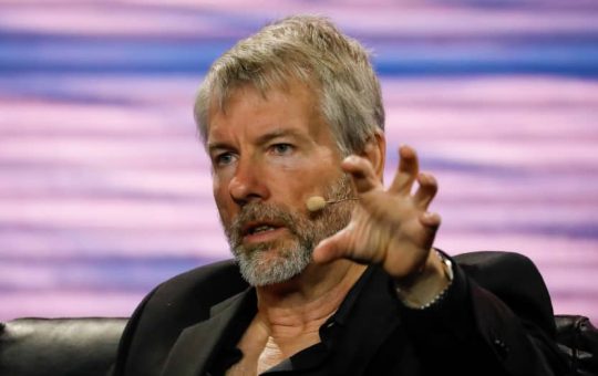 Michael Saylor Pitches Bitcoin Treasury to Pakistan Finance Officials