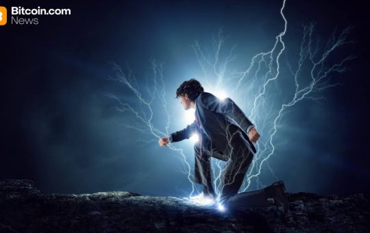 ETFs Power Bitcoin Past $95,000 as Risk-on Mood Lifts Crypto