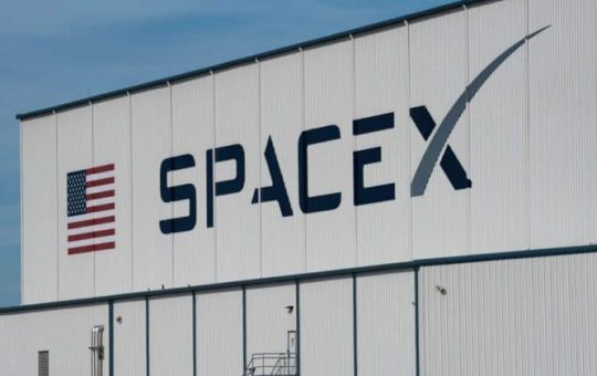 SpaceX may cut Robinhood and SoFi from IPO as E*Trade leads talks