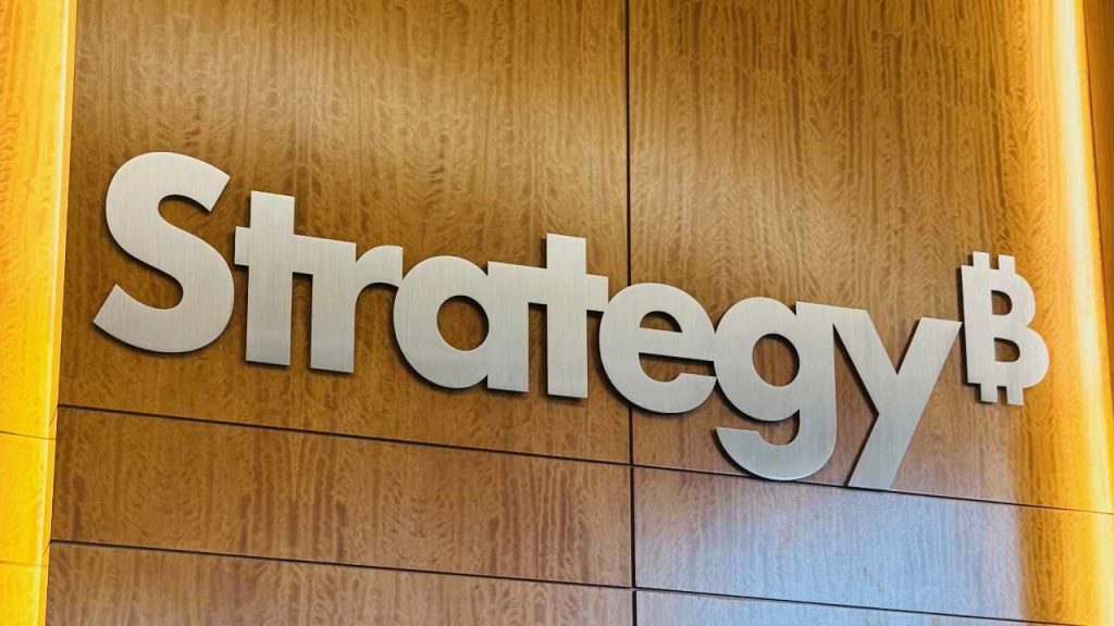 Strategy Investors Should Hold MSTR for 7 to 10 Years