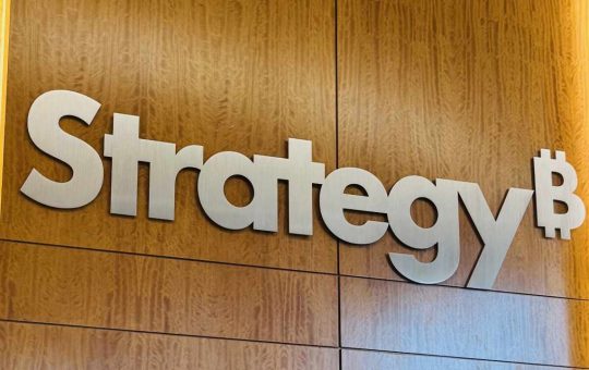 Strategy Investors Should Hold MSTR for 7 to 10 Years